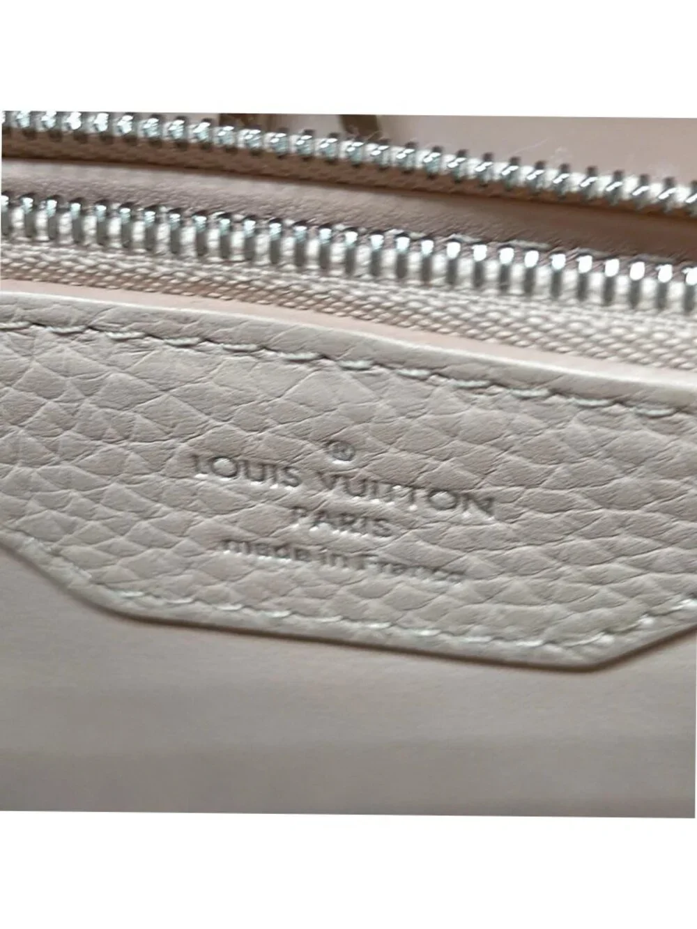 Louis Vuitton elegant louis